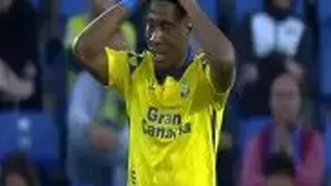 马伊琍风波后疑与友人聚餐，抽烟神情淡漠